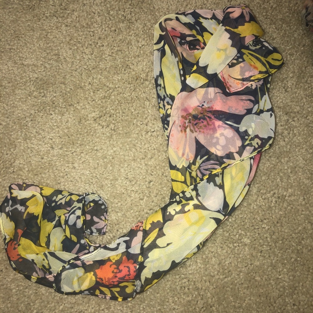 Assorted Scarves - Picture 5 of 6